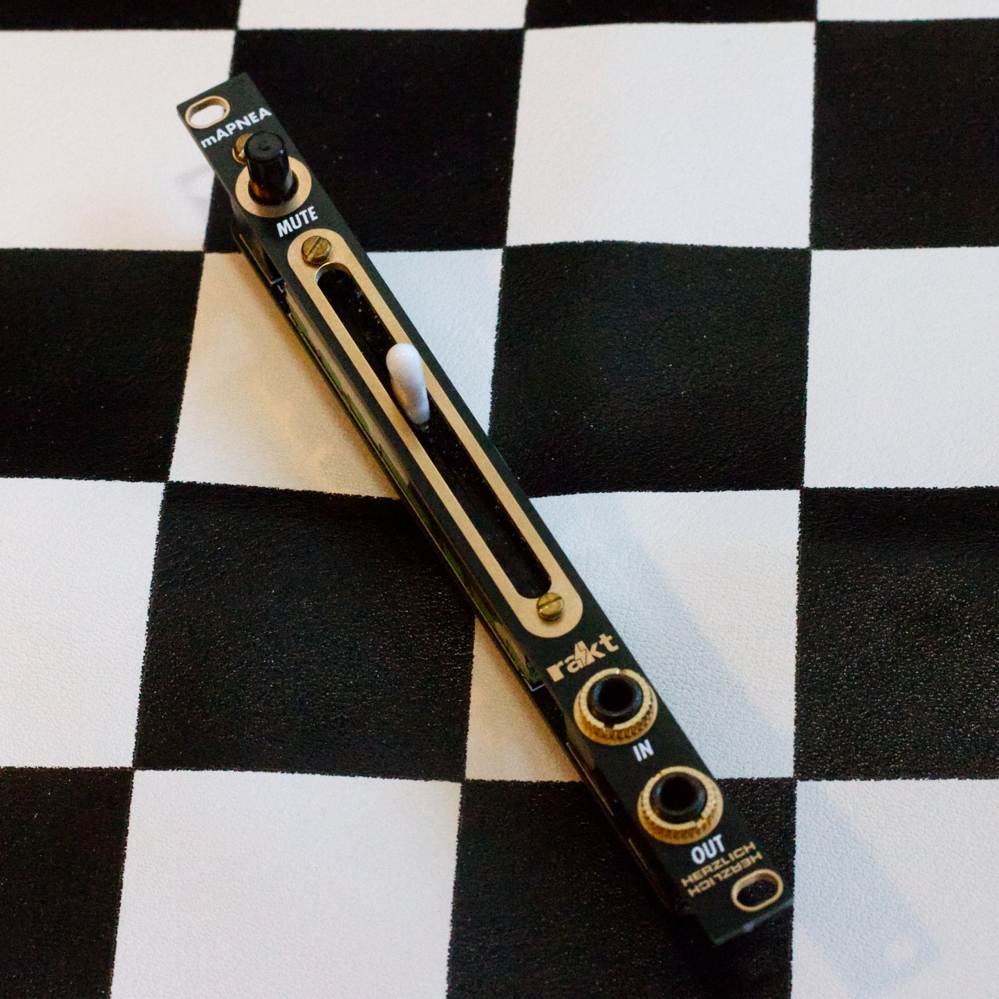 Performance Mute and Attenuator - mApnea modular mixing attenuator and mute in 2hp for 3U Eurorack, modular and semi-modular systems