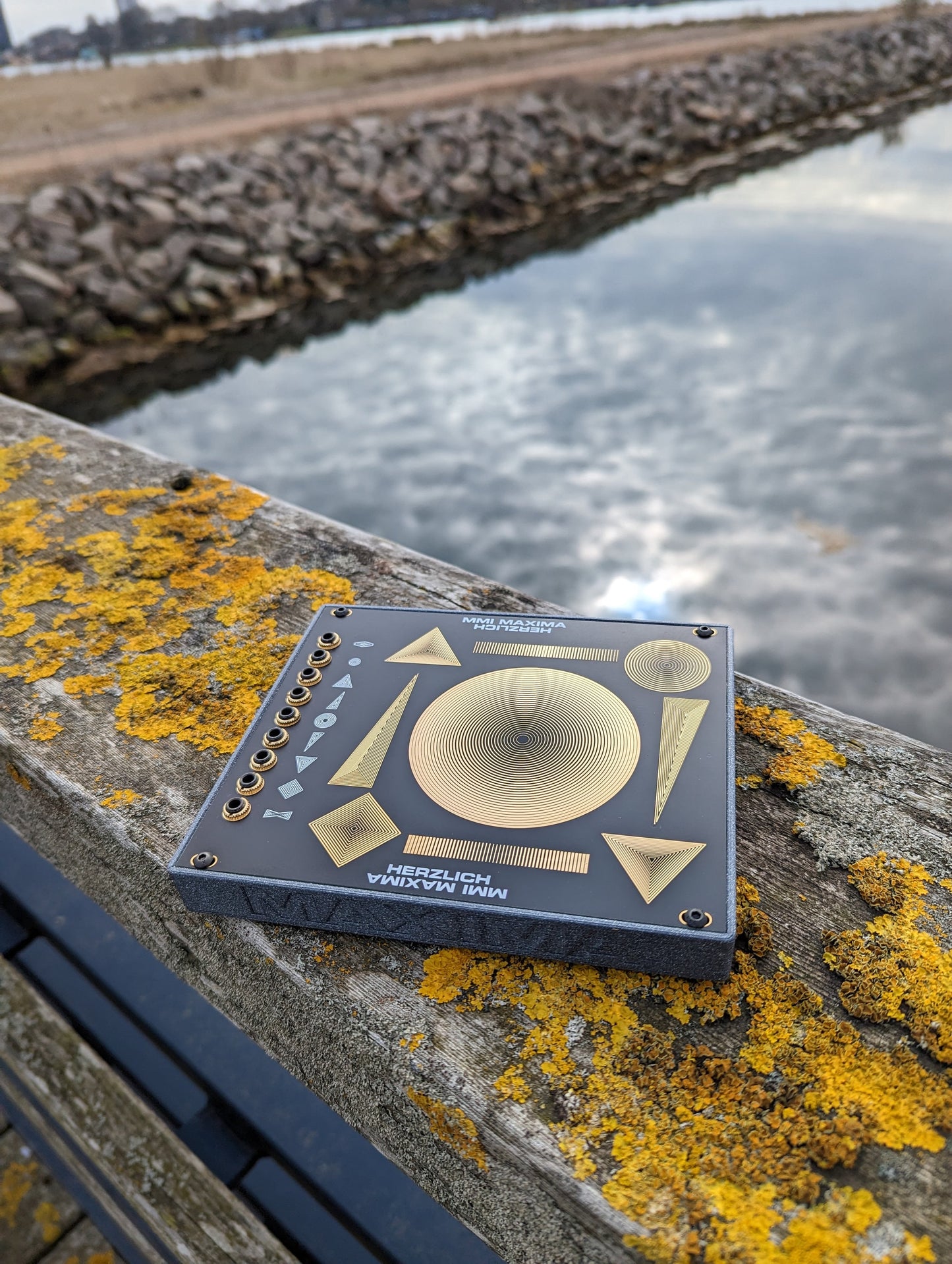 MMI Maxima - standalone gesture, touch and pressure controller for Eurorack and modular synthesizers in 30hp