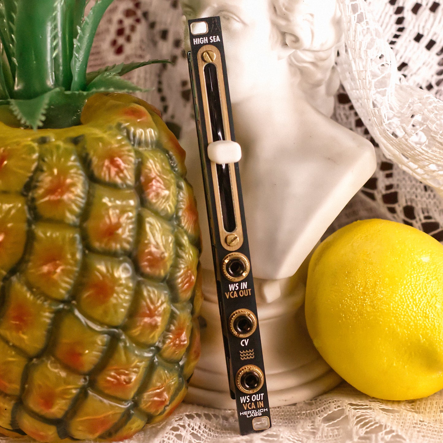 High Sea - Waveshaper - 2hp - passive waveshaper and VCA