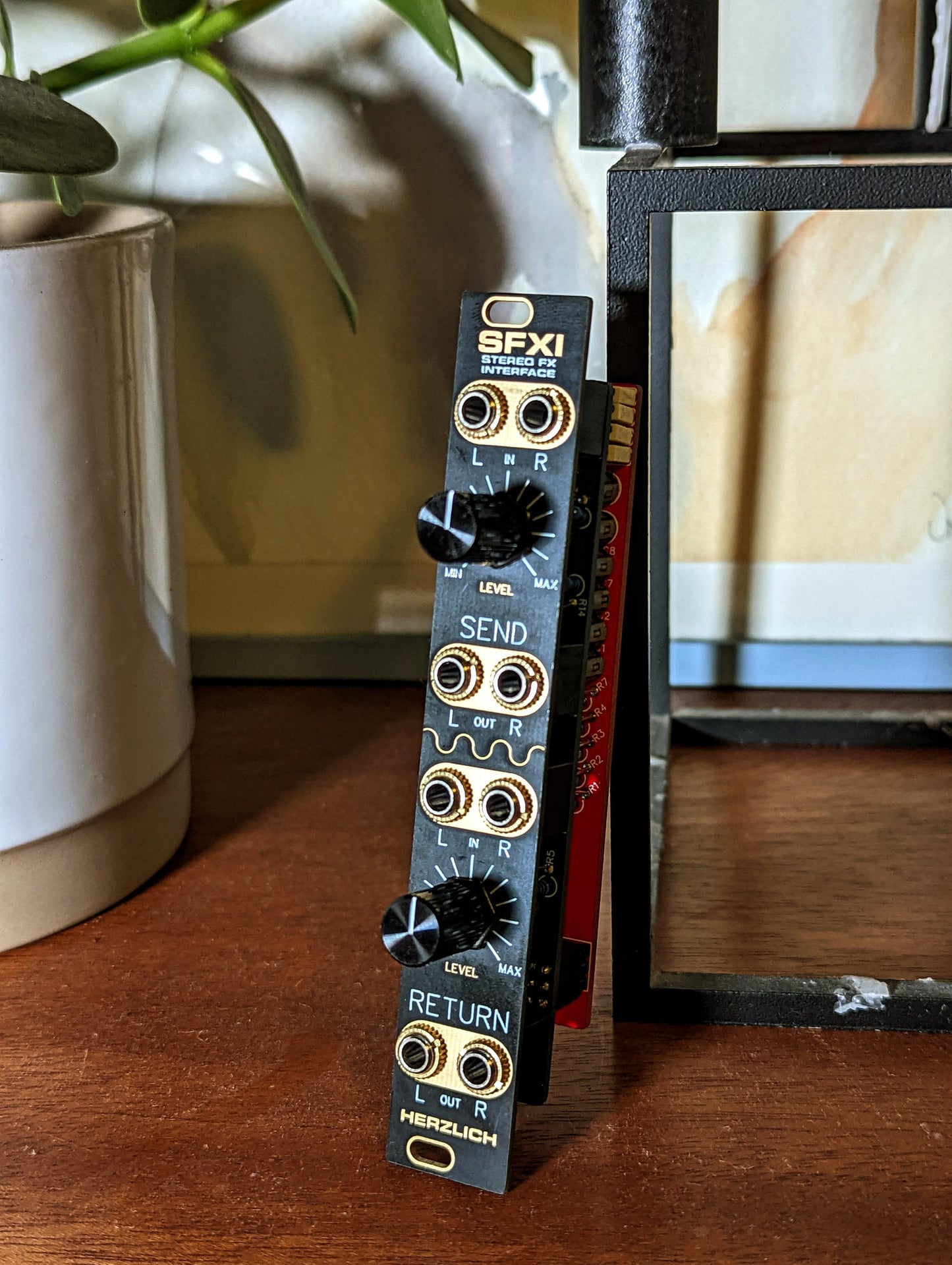 Herzlich SFXI - stereo FX adapter for Eurorack - integrate stereo FX pedals and rack effects in your modular setup - 4hp