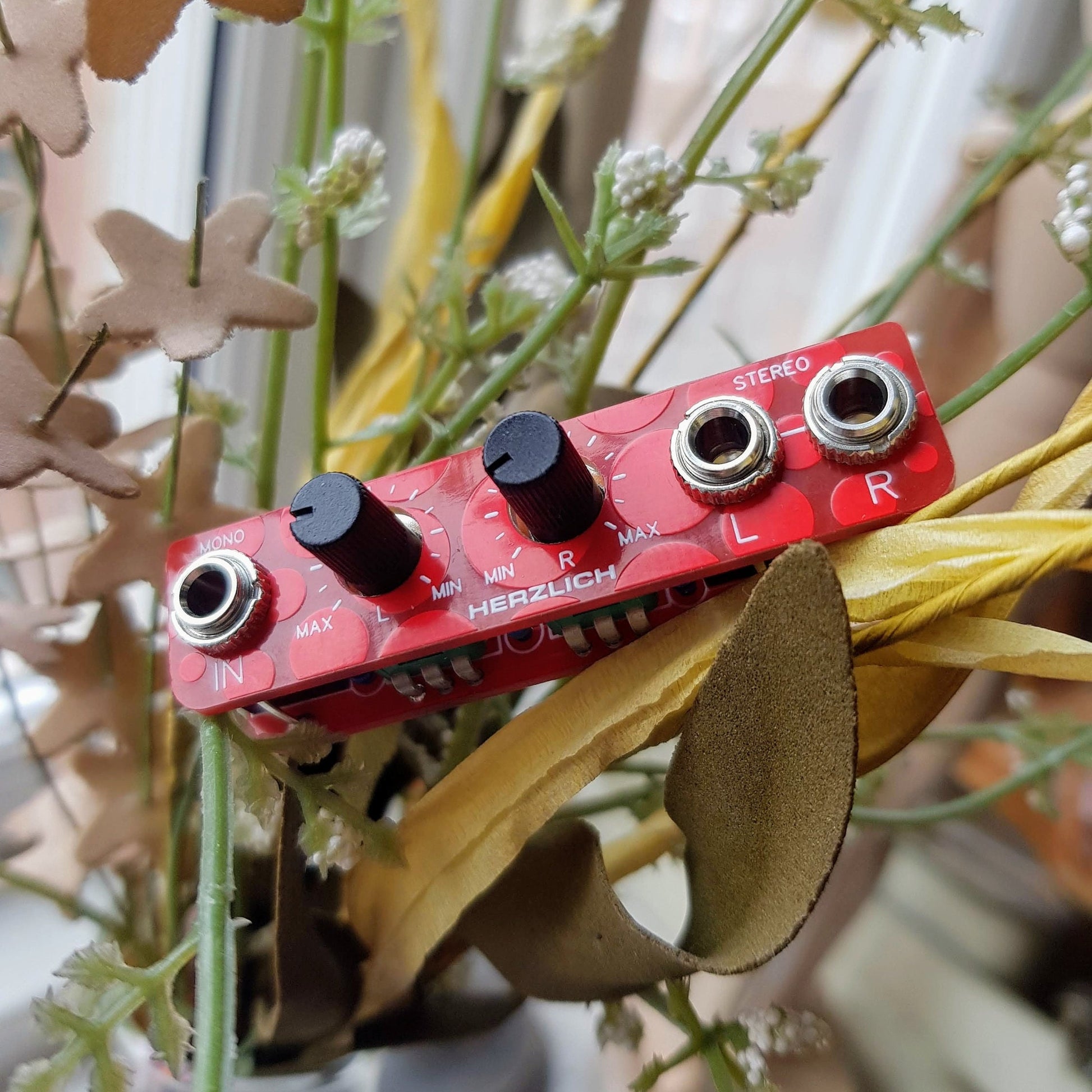 Stereo Panner 0HP - Herzlich Lateral - passive panning stereoizer module for modular synths, Eurorack and semi-modular