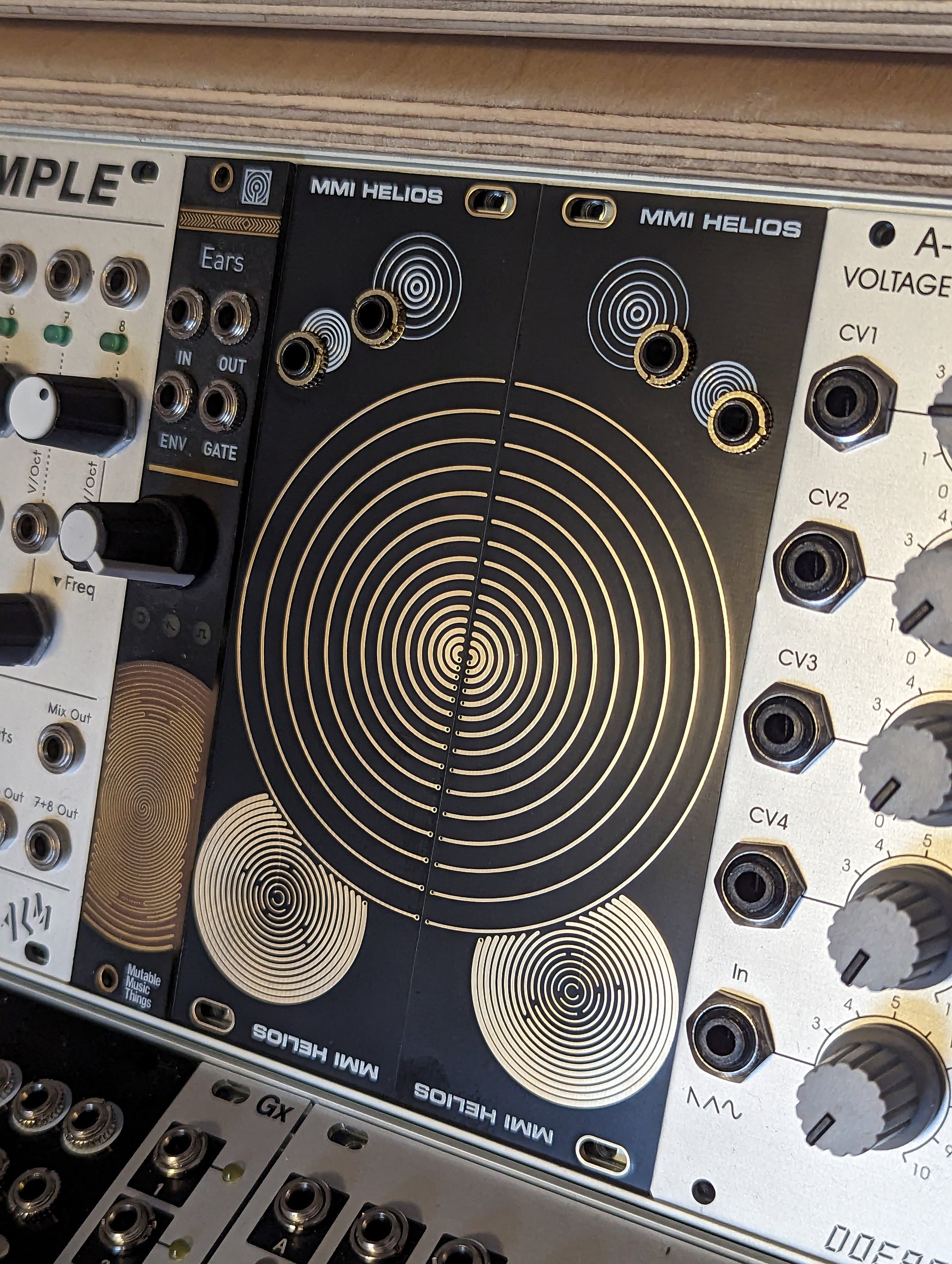 MMI Helios - passive gesture, touch and pressure controller for Eurorack and modular synthesizers in 8hp